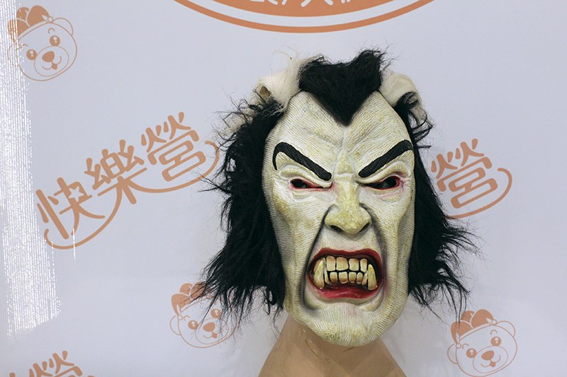 .萬聖節.可怕.血腥.驚悚.惡魔.吸血鬼頭套.吸血鬼德古拉伯爵.蝙蝠.紅披風.