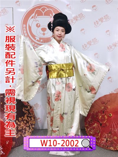 米色粉花和服
